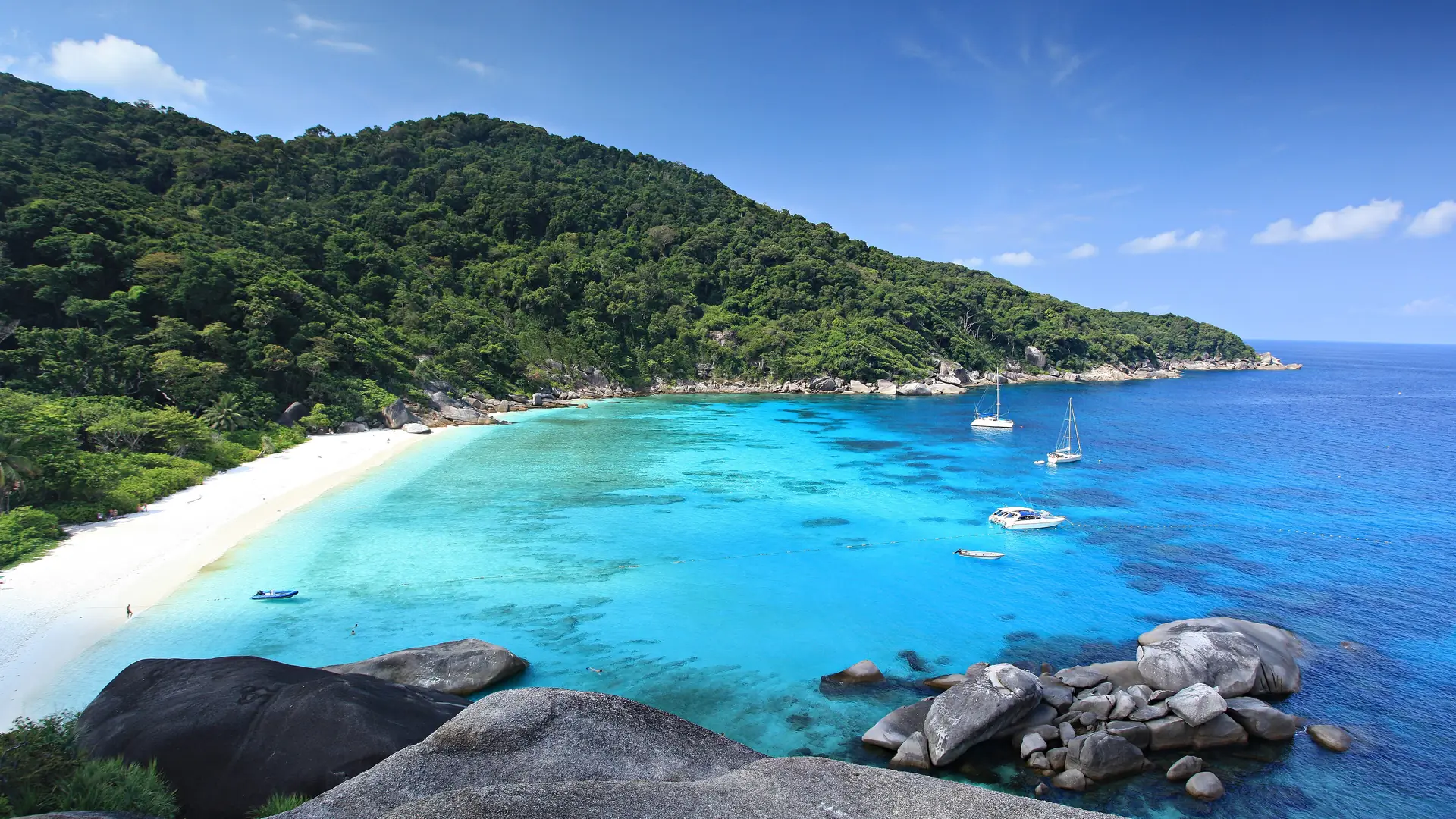 White-sand bay and turquoise water in Mu Ko Similan National Park